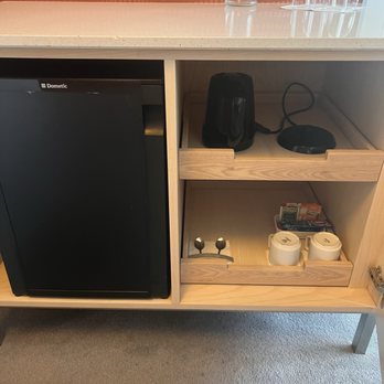 Radisson Blu - Mini fridge with kettle and coffee/tea set up - Hotels Near Me - Malmö, M