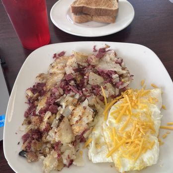 Frank's On the Avenue - Diners Near Me - Saint Clair Shores, Michigan