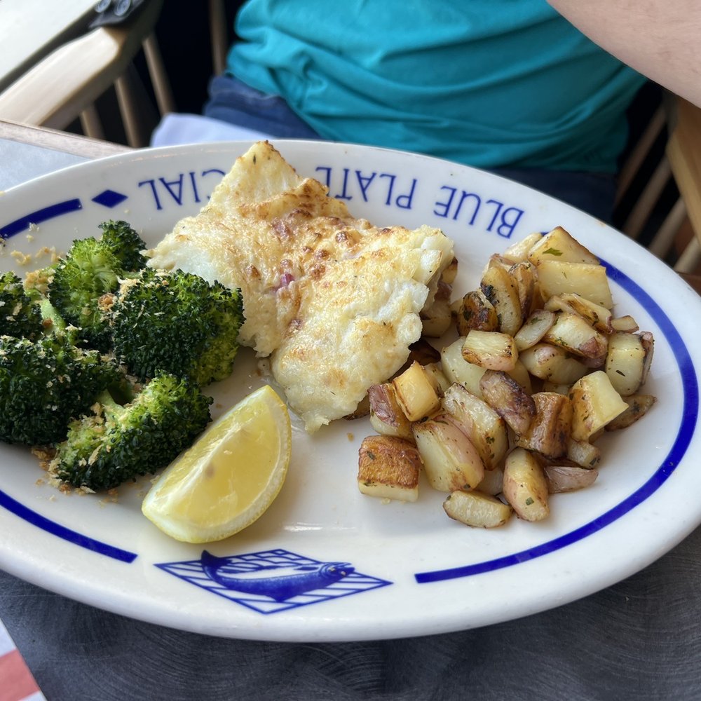 Chinook's - Blue plate platter - Seafood Near Me - Seattle, Washington
