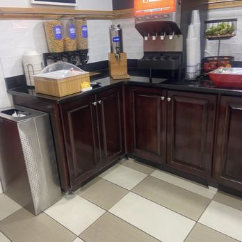 Hampton Inn Richmond - Food bar - Hotels Near Me - Richmond, Kentucky Hampton Inn Richmond - Food bar - Hotels Near Me - Richmond, Kentucky