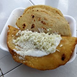 D'Luis - Quesadillas D'Luis 05/29/21: Chorizo Empanada, Beef Tinga Quesadilla