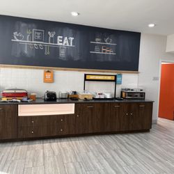 Hampton Inn Washington - Part of the breakfast area