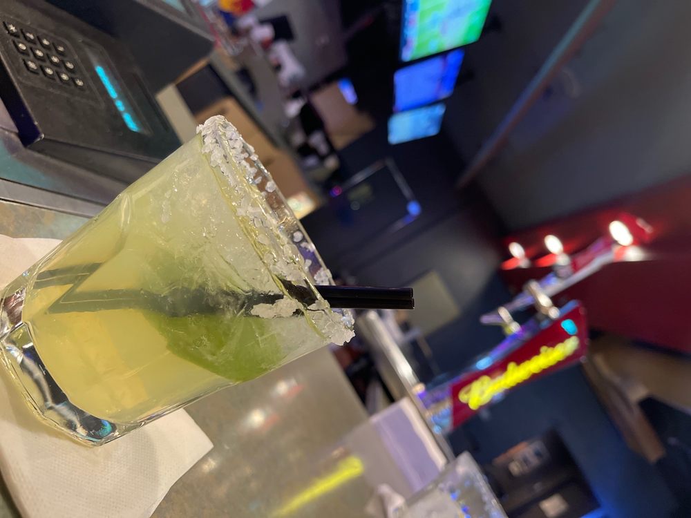 PUTTER’S BAR & GRILL Updated August 2024 10 Reviews 5025 S