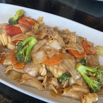 Thai Time - Drunken noodles with calamari - Thai Near Me - Sacramento, California Thai Time - Drunken noodles with calamari - Thai Near Me - Sacramento, California