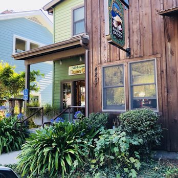 Robins Restaurant - From the street - New American Near Me - Cambria, California