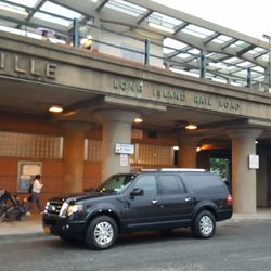 Hicksville Taxi and Airport Service - Taxi service at the Hicksville LIRR. Yellow cab near me in Long Island