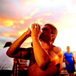 Kai Kanani Sailing - Brother Dwight signaling the end of day on the Adventure Sunset Sail.