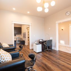 b Space Salon - Nail Salon