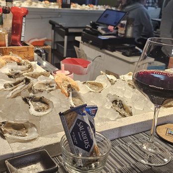 KC’s Oyster Shack - Fresh oysters and shrimp for the grabbing! - Seafood Near Me - Port Aransas, Texas