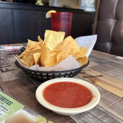 El Arriero Mexican Bar & Grill - Chips and salsa