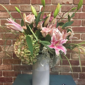 Babylon Floral - Inexpensive stargazer lilies, less  than a dozen roses,1 stem of cymbidium orchid,1 exotic flower, a ball of hydrangeas, $5 vase - Florists Near Me - Denver, Colorado