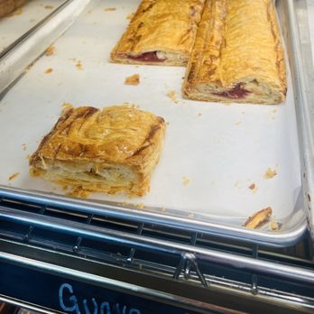 El Nuevo Mundo - Guava Cream CheesePastries (Pastelitos de Guayaba y Queso). Very good!! - Cuban Near Me - Bell, California