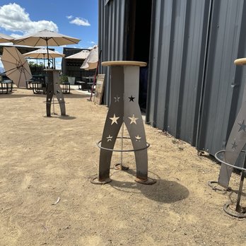 Hooby's Brewing Farm - Love the table - Attraction Farms Near Me - Davis, California