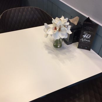 4D Midtown Gelato - a vase of flowers on a table - Pizza Near Me - Miami, Florida 4D Midtown Gelato - a vase of flowers on a table - Pizza Near Me - Miami, Florida