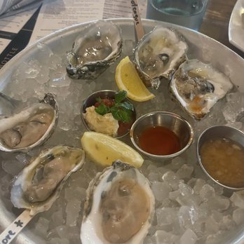 Blackwall Hitch - Oysters on the half shell - New American Near Me - Baltimore, Maryland