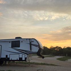 Pitmaster RV Park - Visitors staying on weekdays save more. This couple is from Corpus Christy. They work from the RV remotely.