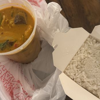 Sa Thai - Red curry with chicken - Salad Near Me - Albuquerque, New Mexico