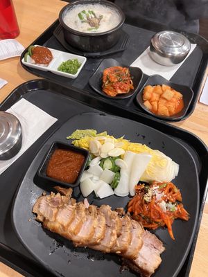 부산 돼지국밥 Busan Daegee Gukbap by null