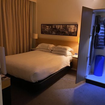 DoubleTree by Hilton Amsterdam Centraal Station - Hotels Near Me - Amsterdam, New Hampshire
