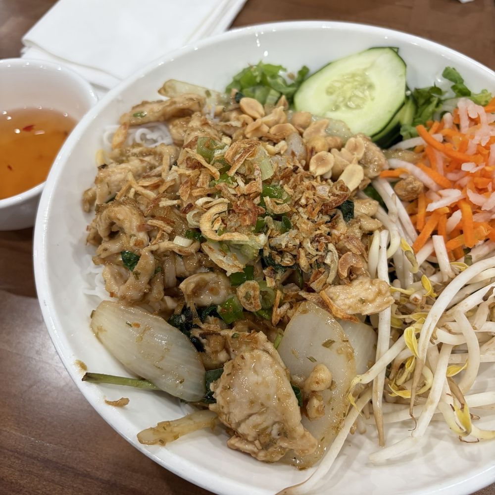 Saigon Quan - Bun Ga Xao - Chicken Vermicelli - Chinese Near Me - Austin, Texas Saigon Quan - Bun Ga Xao - Chicken Vermicelli - Chinese Near Me - Austin, Texas