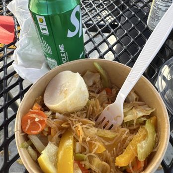 Lola Betty's Kitchen - Pan it with rice cake on the side. - Food Trucks Near Me - Camarillo, California Lola Betty's Kitchen - Pan it with rice cake on the side. - Food Trucks Near Me - Camarillo, California