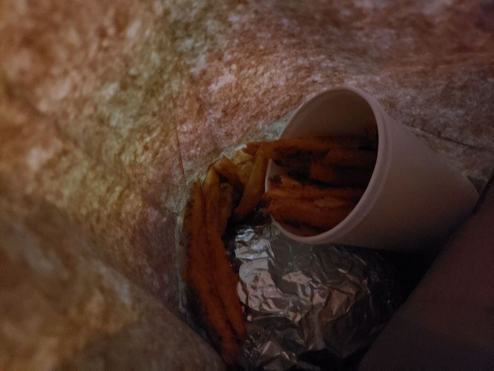 FIVE GUYS Updated June 2024 44 Photos & 77 Reviews 820 E Broadway