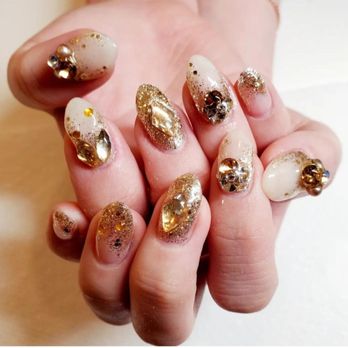 Chloe Nail Bar - Gold glitter ombré with stone - Nail Salons Near Me - Alpharetta, Georgia