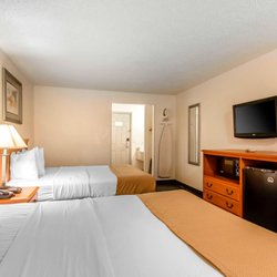 Econo Lodge Inn & Suites