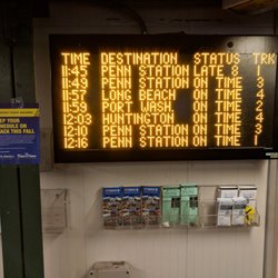 LIRR Woodside Station - Real time track listings