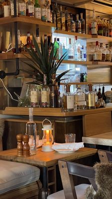 White House Tavern by null