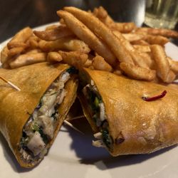 Manhattan's NY Deli & Pub - Chicken Portobello Wrap