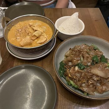 Sala Thai Restaurant - PAD SE-EW - Thai Near Me - New York, New York Sala Thai Restaurant - PAD SE-EW - Thai Near Me - New York, New York