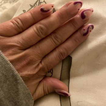 At Your Fingertips - Nail Salons Near Me - Portland, Oregon