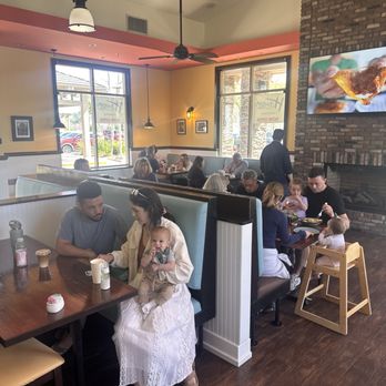 Howdy's - Dine in area - Sushi Bars Near Me - Agoura Hills, California