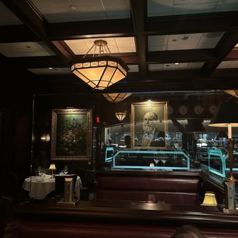 The Capital Grille - Decor - Steakhouses Near Me - Houston, Texas The Capital Grille - Decor - Steakhouses Near Me - Houston, Texas