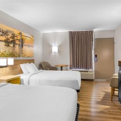Days Inn by Wyndham Adel I-75 - Guest room