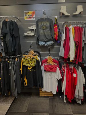 Plato's Closet - Dubuque