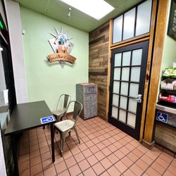 NY Giant Pizza - Seating