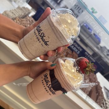 MilkShake Factory Palma Sola - Cookies and cream / chocolate dipped strawberry - Ice Cream & Frozen Yogurt Near Me - Bradenton, Florida