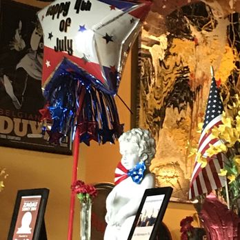 Mannequin Pis - Mannequin Pis boy statue decorated for July 4th occasion. - Belgian Near Me - Olney, Maryland Mannequin Pis - Mannequin Pis boy statue decorated for July 4th occasion. - Belgian Near Me - Olney, Maryland