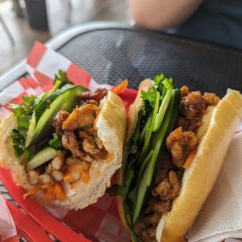 Le’s Banh Mi - Lemongrass chicken bahn mi - Cafes Near Me - Honolulu, Hawaii