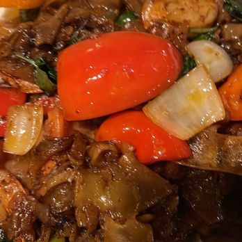 Siamese Garden - Drunken noodles - Thai Near Me - Marina Del Rey, California Siamese Garden - Drunken noodles - Thai Near Me - Marina Del Rey, California