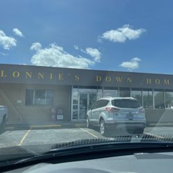 Lonnies Down Home - Outside