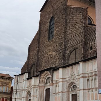 Piazza Maggiore - Landmarks & Historical Buildings Near Me - Bologna, BO
