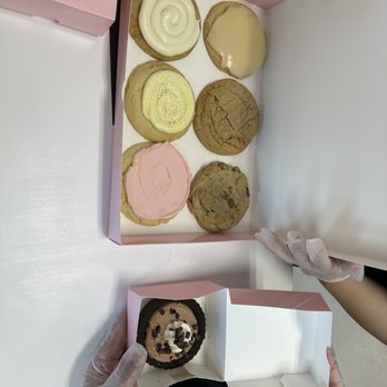 Crumbl - Salinas - Bakeries Near Me - Salinas, California Crumbl - Salinas - Bakeries Near Me - Salinas, California