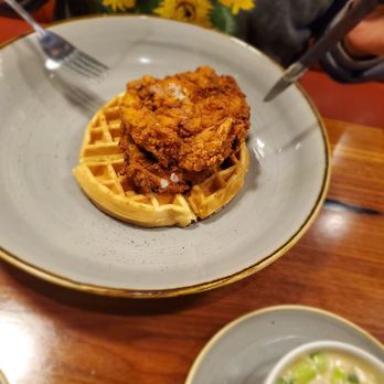Maggie McFly's | Springfield - Chicken and waffle - American Near Me - Springfield, Virginia