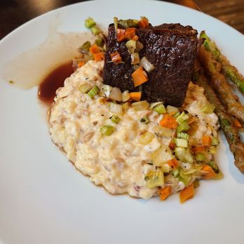 Peck & Plume - Beef short ribs - American Near Me - Cary, North Carolina Peck & Plume - Beef short ribs - American Near Me - Cary, North Carolina