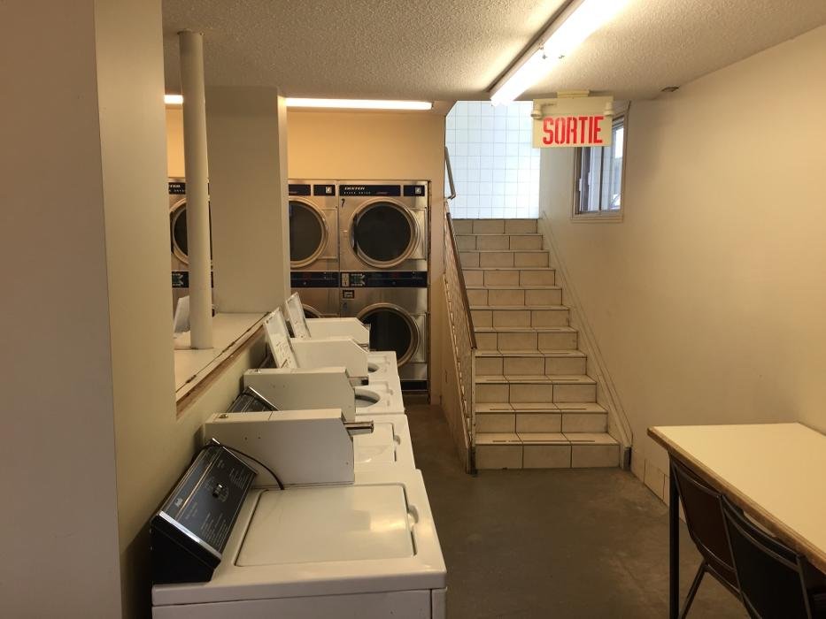LA BUANDERIE MAIN ET STRENÉ Updated August 2024 399 Rue Main, Gatineau, Quebec Laundromat