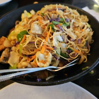 Fats Asia Bistro - Vegetable Chow Mein w/Tofu - Chinese Near Me - Folsom, California