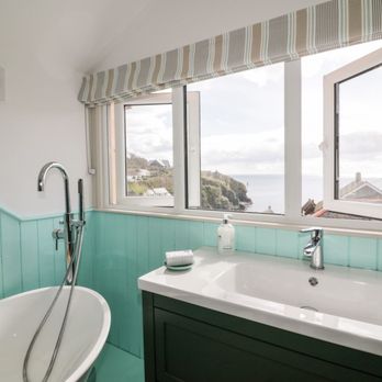 Louvain - Top level bathroom view - Vacation Rentals Near Me - Helston, CON